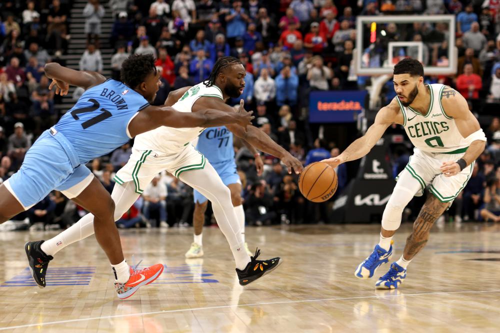 通过敏锐的 通过敏锐的