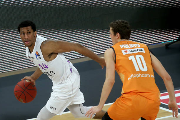 而各队为了 而各队为了